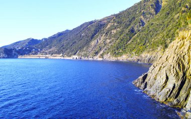 kıyı şeridi beetween manarola ve corniglia