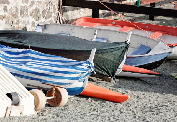 Βάρκες στην παραλία — Φωτογραφία Αρχείου