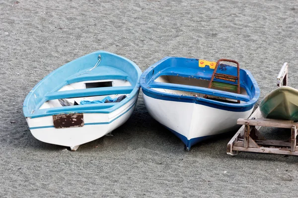 Boten op het strand — Stockfoto