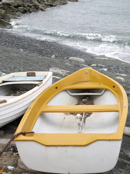 Detalle de los mismos barcos en una playa — Foto de Stock