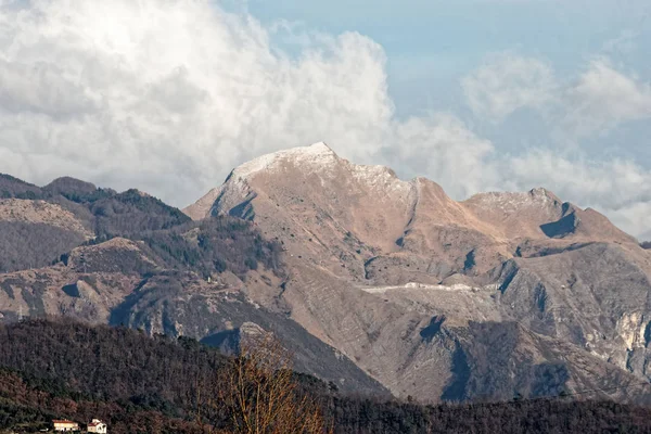 Vista delle alpi apuane — Foto Stock