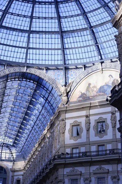 Glass dome of Galleria Vittorio Emanuele II shopping gallery. Mi — Stock Photo, Image