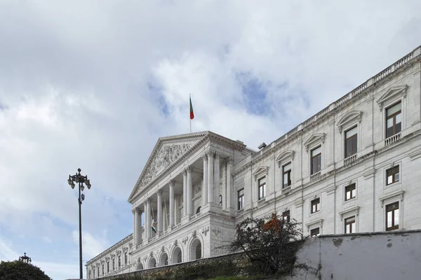 Vy av det monumentala portugisiska parlamentet (Sao Bento Palace), — Stockfoto