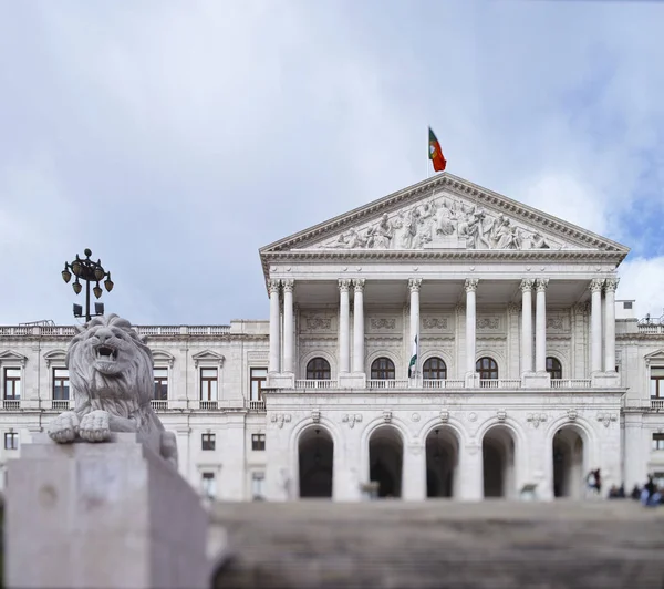 Vy av det monumentala portugisiska parlamentet (Sao Bento Palace), — Stockfoto