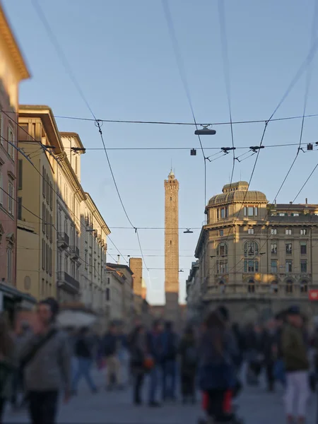 Asinelli turmblick von unten, bologna — Stockfoto