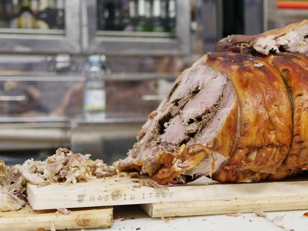 Italienische Porchetta auf dem Markt — Stockfoto