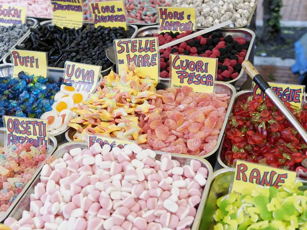 Caramelos en el mercado —  Fotos de Stock