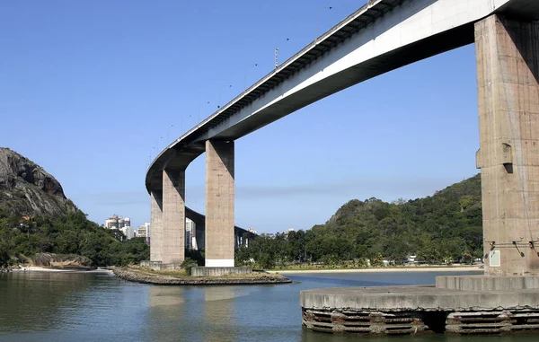 Vitoria Espirito Santo ana Bridge'de