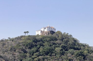 Vila Velha, Penha manastır yüksek bir dağın tepesinde 