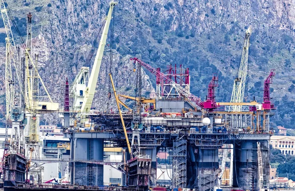 Detail einer Bohrplattform beim Bau in einer Werft — Stockfoto