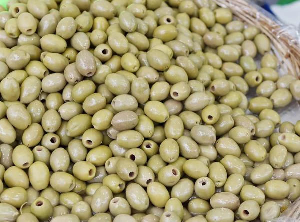 Azeitona verde no mercado — Fotografia de Stock