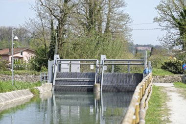 ayrıntılı bir kanaldaki kilit