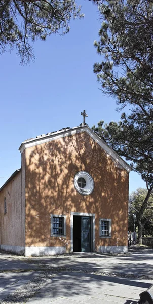 Detail van een kerk in campiglia — Stockfoto