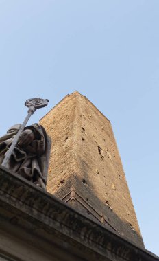 Asinelli tower görünüm aşağıdan, Bologna
