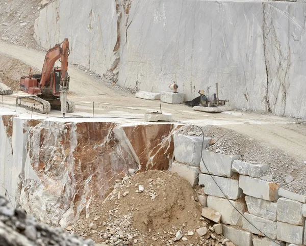 マリーナ ・ ディ ・ カッラーラの大理石の採石場 — ストック写真