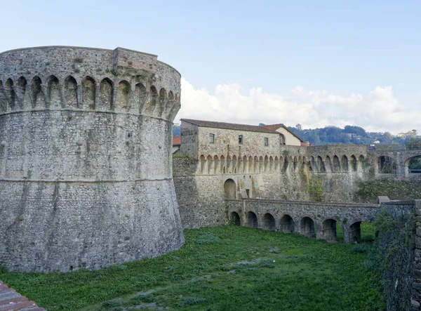 Sarzana içinde güçlü Pisani Fortezza Firmafede — Stok fotoğraf