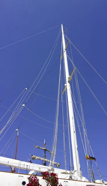 Mástil de barco alto — Foto de Stock