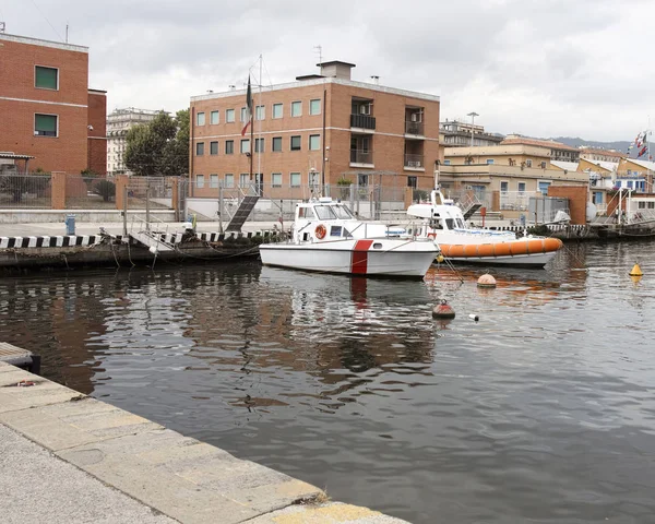 Dettaglio della barca guardia costiera attraccata in italia — Foto Stock