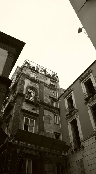Stary budynek w mieście Neapol — Zdjęcie stockowe
