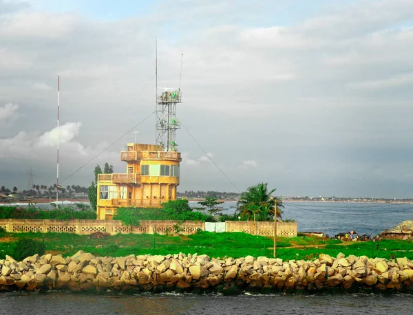 Die Einfahrt zum Hafen von Abidjan — Stockfoto