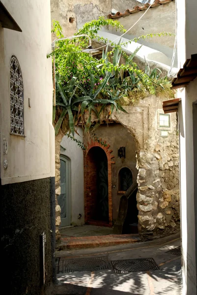 Velmi pěkný pohled staré vesnice v capri — Stock fotografie
