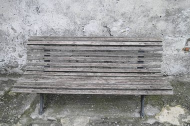 Bir bahçe metal tezgah