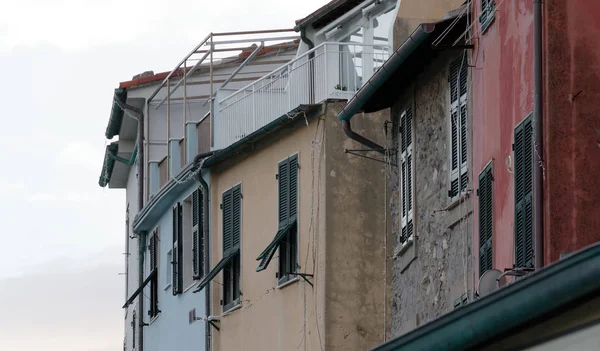 Portovenere beschilderde huizen van pittoresk Italiaans dorp Unesco — Stockfoto