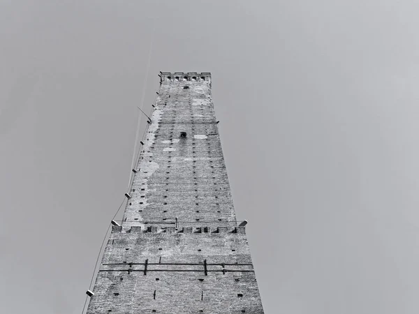 Asinelli toren weergave uit onderstaande, Bologna — Stockfoto