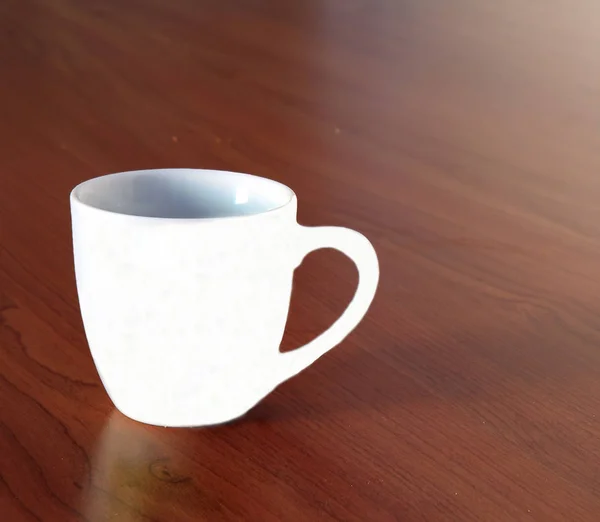 Детали чашки кофе на деревянном столе — стоковое фото