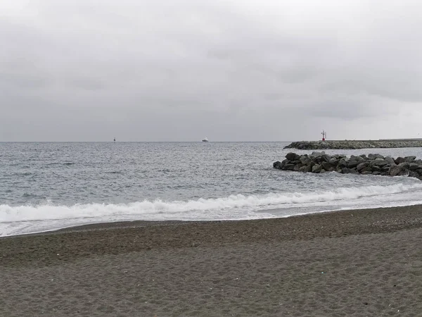 Het strand bij zonsondergang, Genua (Genova), Pegli — Stockfoto