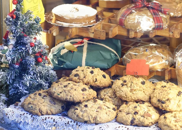 Bir dükkanda Pandolce Cenevizli (Genoa kek)