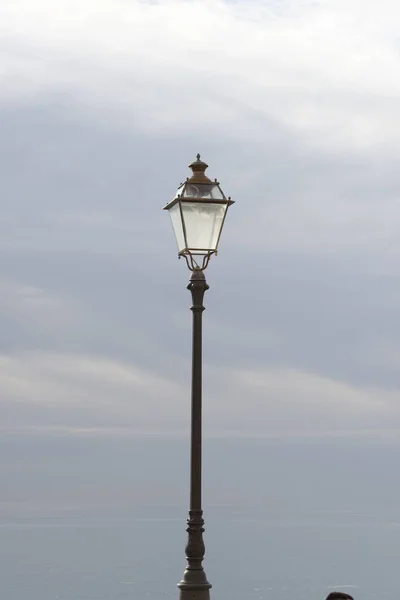 意大利的老路灯的细节 — 图库照片