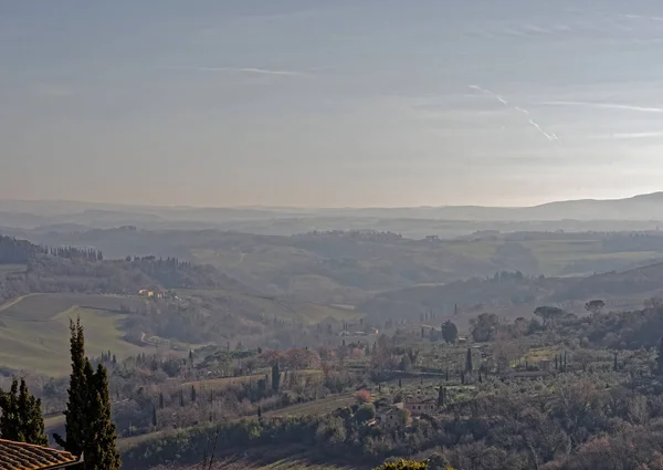 Très belle vue sur la prairie de la Toscane — Photo