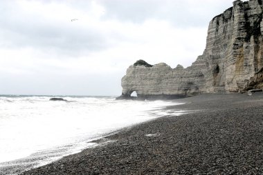 Muhteşem doğal kayalıklarla ve taş kemer Arche de bağlantı noktası Blanc bir