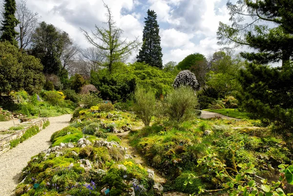 Vacker trädgård i Paris — Stockfoto