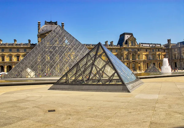 louvre çok güzel görünüm