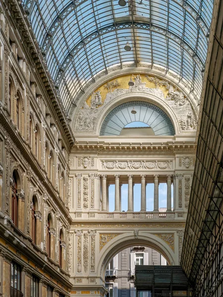 Italia, Napoli, 02,01,2018 Dettaglio shopping pubblico, galleria d'arte — Foto Stock