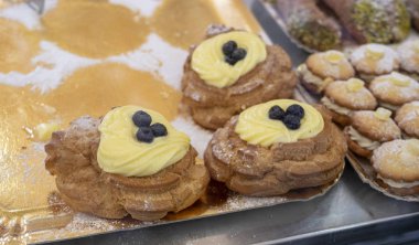 zeppola di san denilen tipik katmerli dondurma pasta giuseppe Market