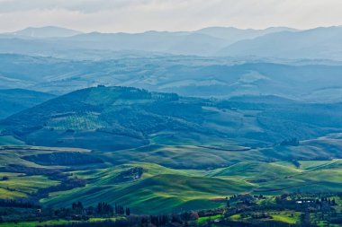 Volterra 'dan çok güzel Toskana çayırı manzarası var.