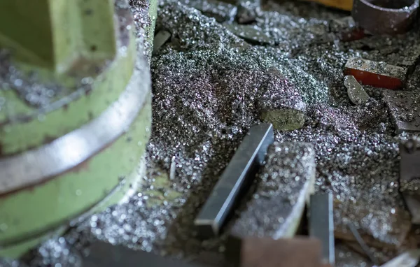 Close-up de arquivamento de ferro em uma fábrica — Fotografia de Stock