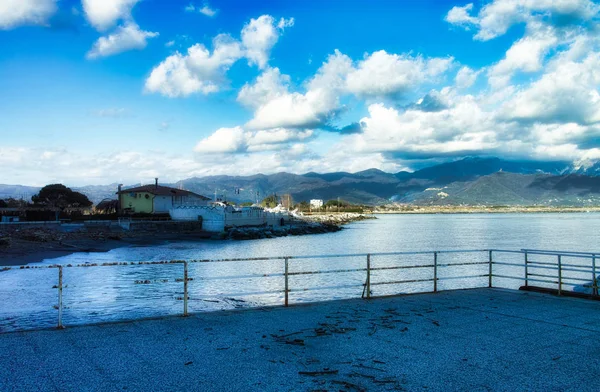 Sehr schöne Aussicht auf den Fluss Magra in la spezia — Stockfoto