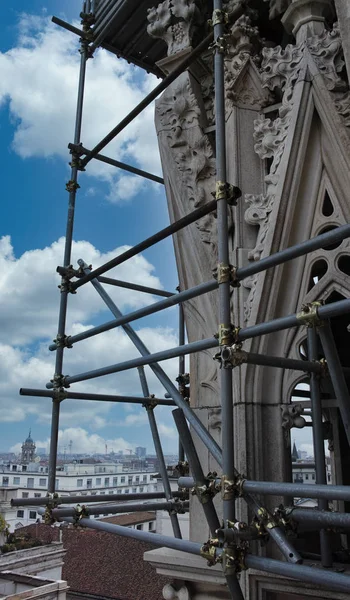 Cercando Duomo di Milano che significa Duomo di Milano in Italia, con b — Foto Stock