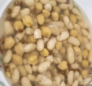 Mesciua denilen tipik liguryan çorbası.