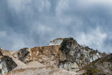 Carrara 'daki mermer ocağının manzarası çok güzel.