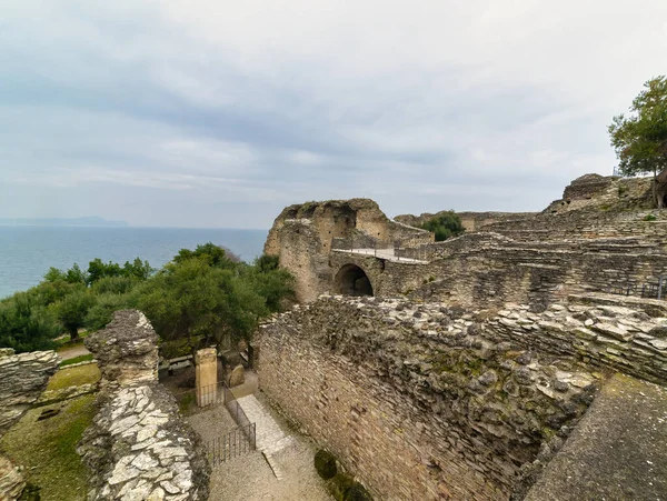 Romeinse Ruïnes Grotten Van Catullus Bij Het Gardameer Sirmione Italië — Stockfoto