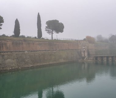 Sisli bir günde desenzano del garda manzarası çok güzel. 