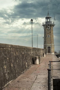 Desnzano del Garda, İtalya 'daki eski deniz feneri.