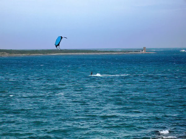 Волна Кайтсерфинга Сардинии — стоковое фото