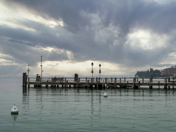 Visão Muito Agradável Sirmione Vilarejo Litle Lago Garda — Fotografia de Stock