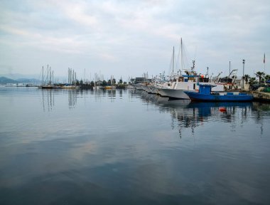 La Spezia Limanı 'ndaki güzel balıkçı teknesi manzarası